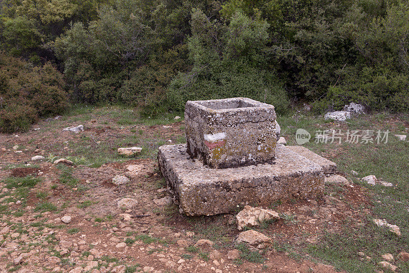 著名的利西亚路行人步行标记之间的fethiye到kas mugla turkey